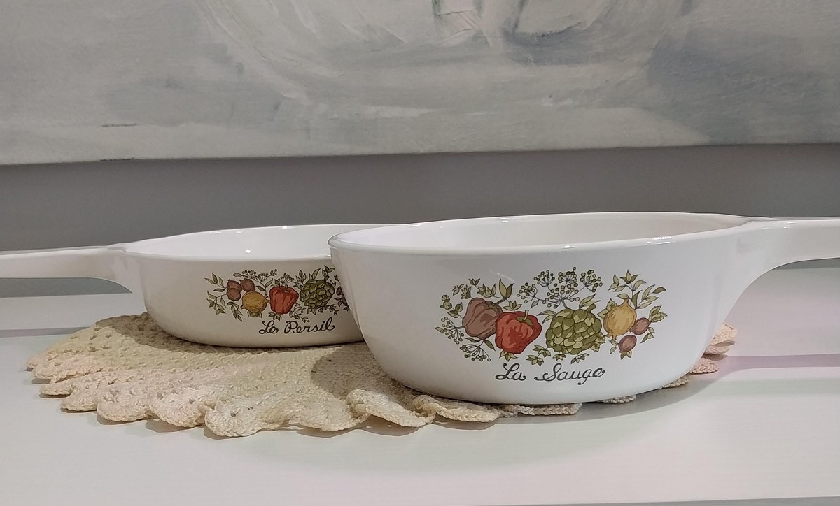 1970s Corning Ware Spice of Life Saucepans with Lids: Le Persil & Le Sauge, view 2