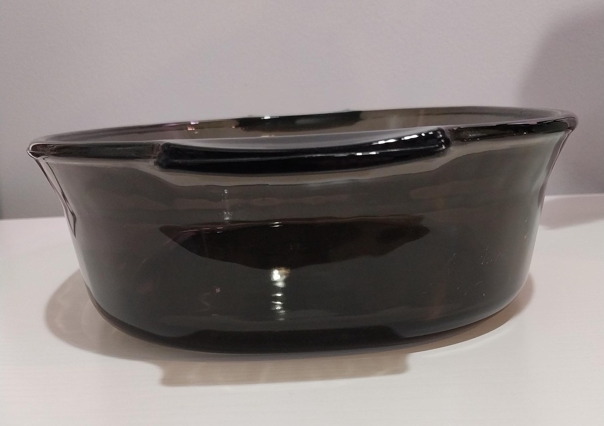 Vintage Pyrex Smokey Brown Casserole: 2 Quart Oval Glass Baking Dish, view 4