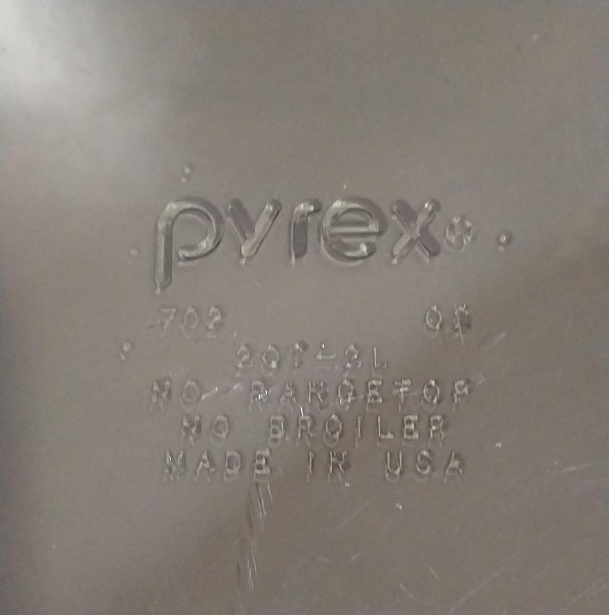 Vintage Pyrex Smokey Brown Casserole: 2 Quart Oval Glass Baking Dish, view 6