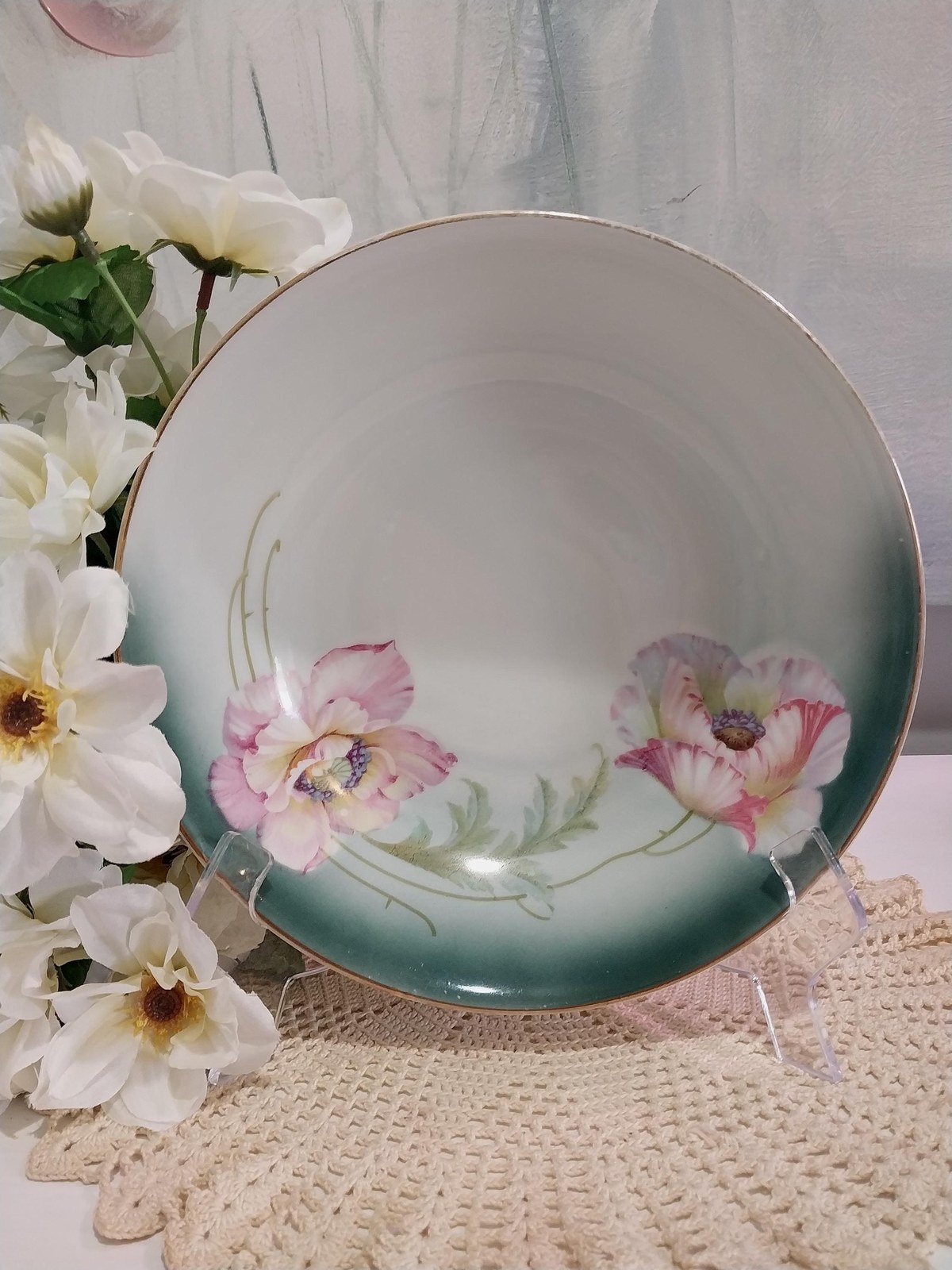 Vintage PV Vessra Porcelain Bowl: Hand-Painted Pink Poppies, Gold Trim
