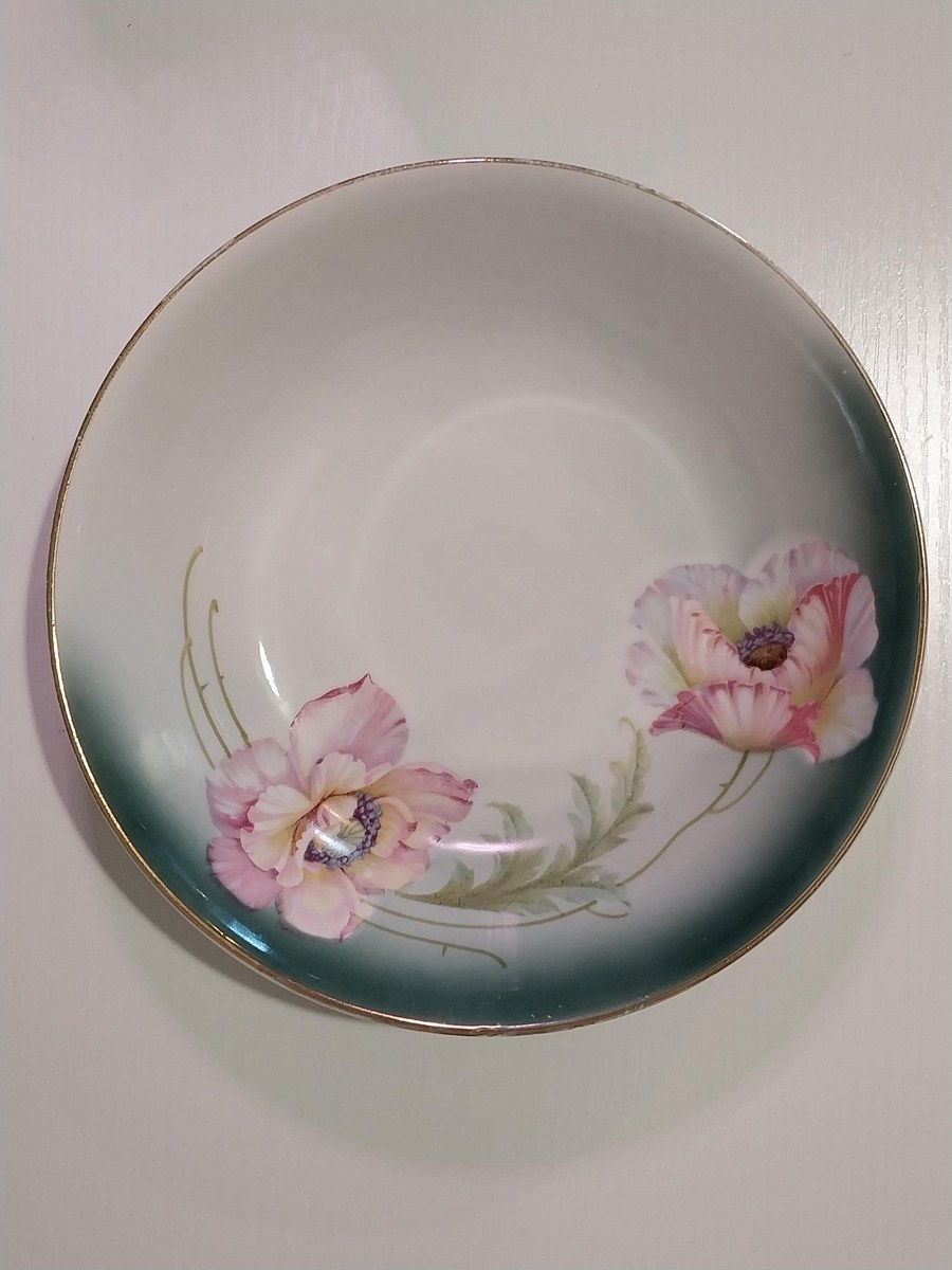 Vintage PV Vessra Porcelain Bowl: Hand-Painted Pink Poppies, Gold Trim, view 9