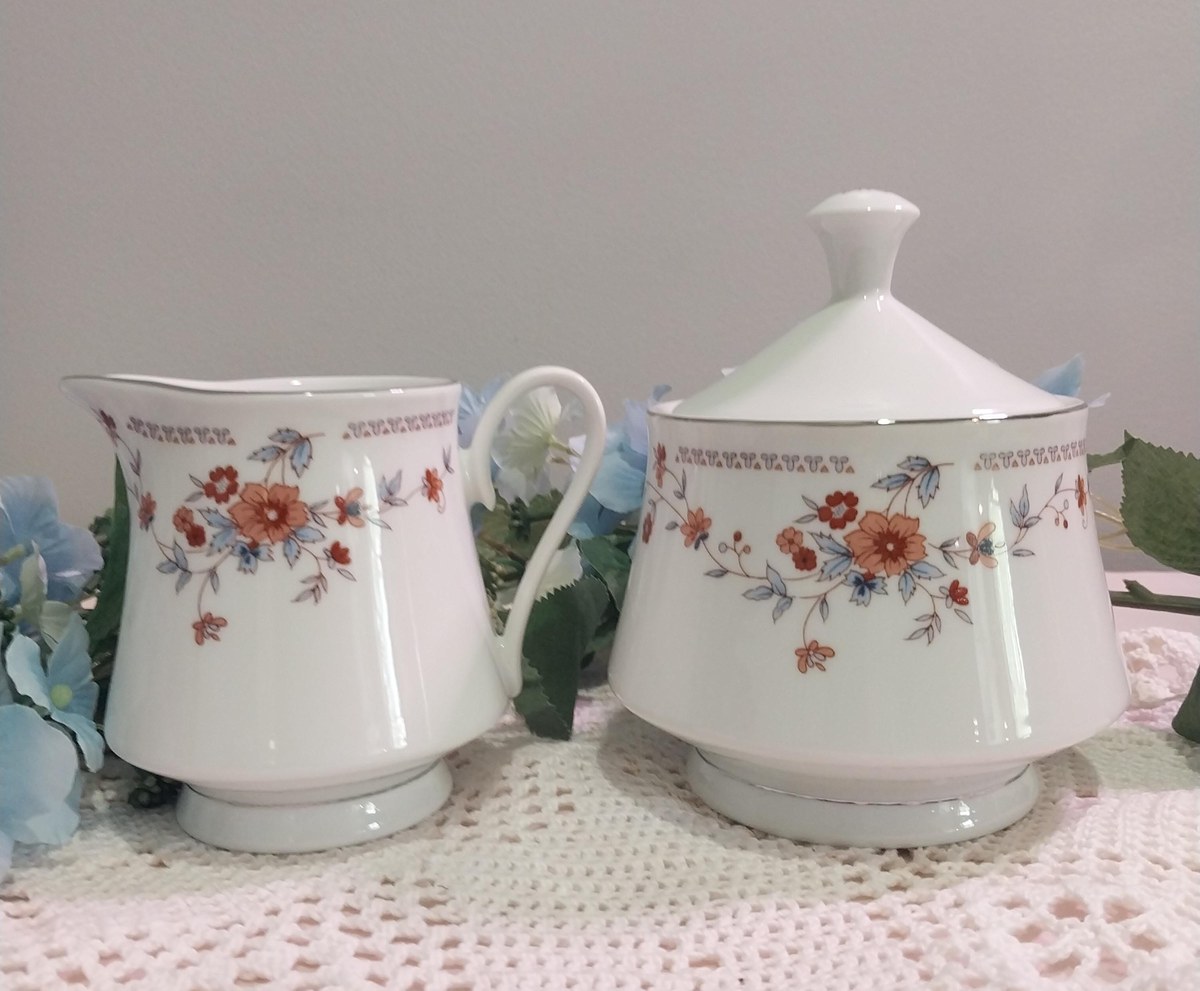 Vintage Dynasty Fine China Creamer & Sugar Bowl Set: Copenhagen Floral, 1980s, view 10