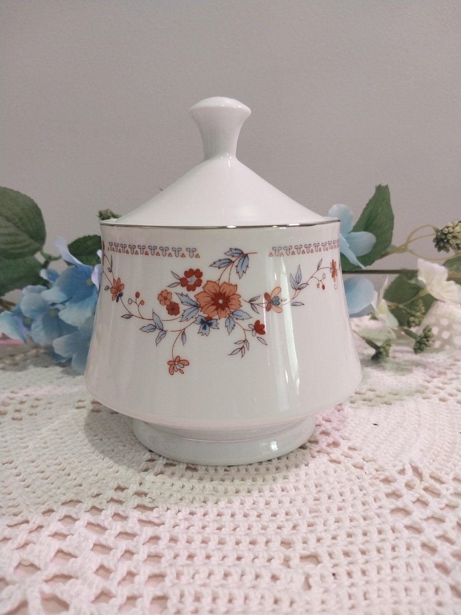 Vintage Dynasty Fine China Creamer & Sugar Bowl Set: Copenhagen Floral, 1980s, view 3