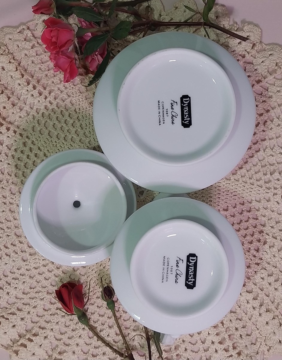 Vintage Dynasty Fine China Creamer & Sugar Bowl Set: Copenhagen Floral, 1980s, view 9