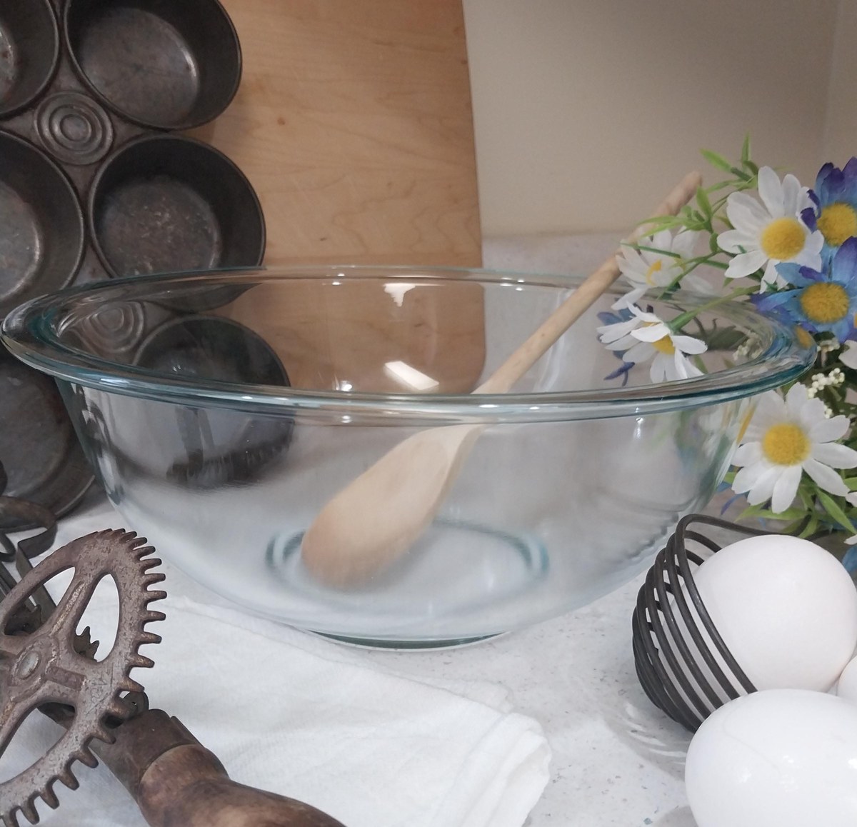 Vintage 1970s Pyrex #325 Mixing Bowl 2.5 Qt - Blue Green Tint, MCM Glass USA, view 10