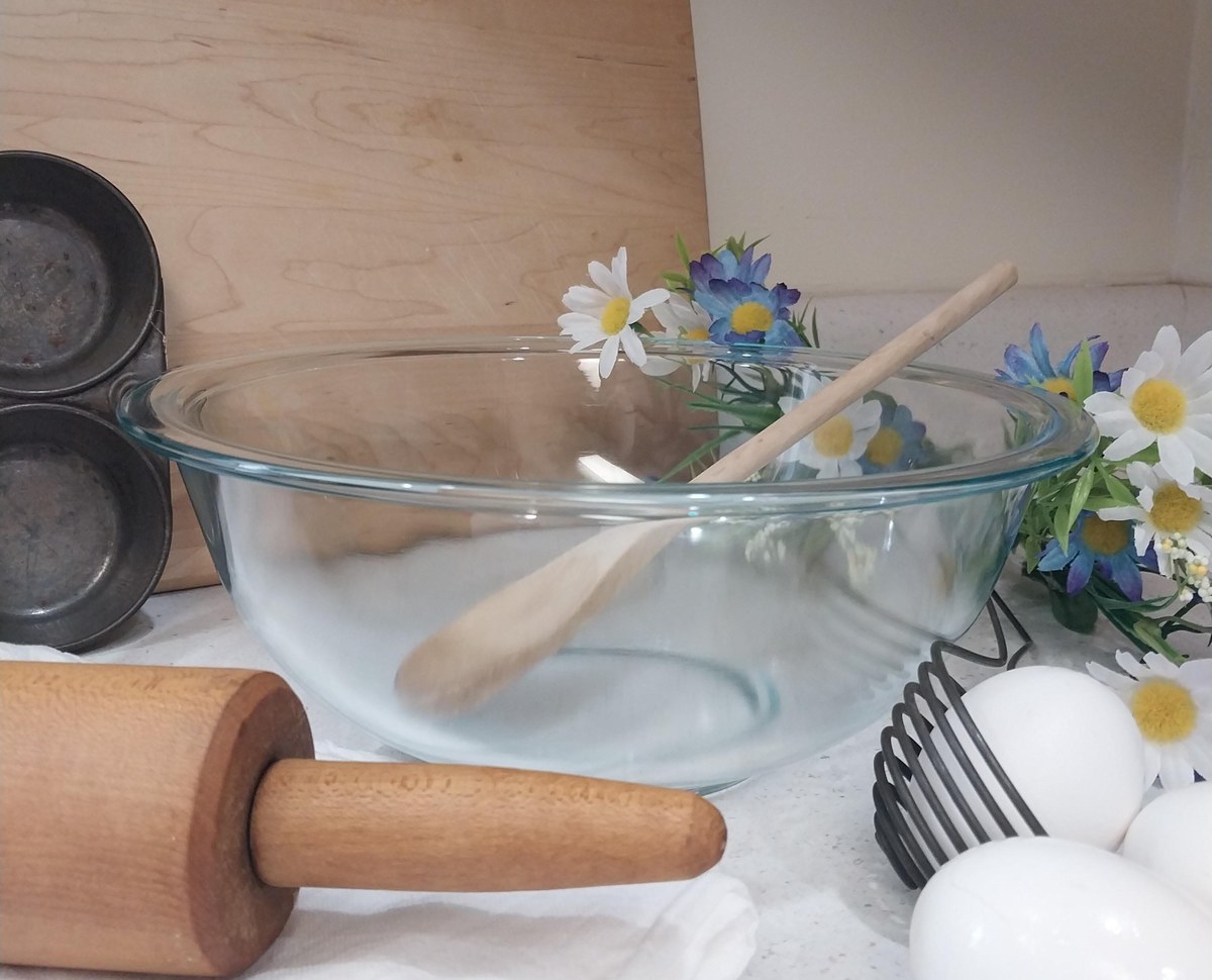 Vintage 1970s Pyrex #325 Mixing Bowl 2.5 Qt - Blue Green Tint, MCM Glass USA, view 3