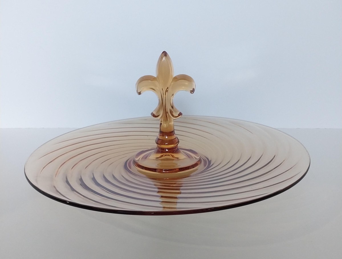 1930s French Amber Swirl Glass Serving Plate: Fleur-de-Lis Art Deco Centerpiece, view 4