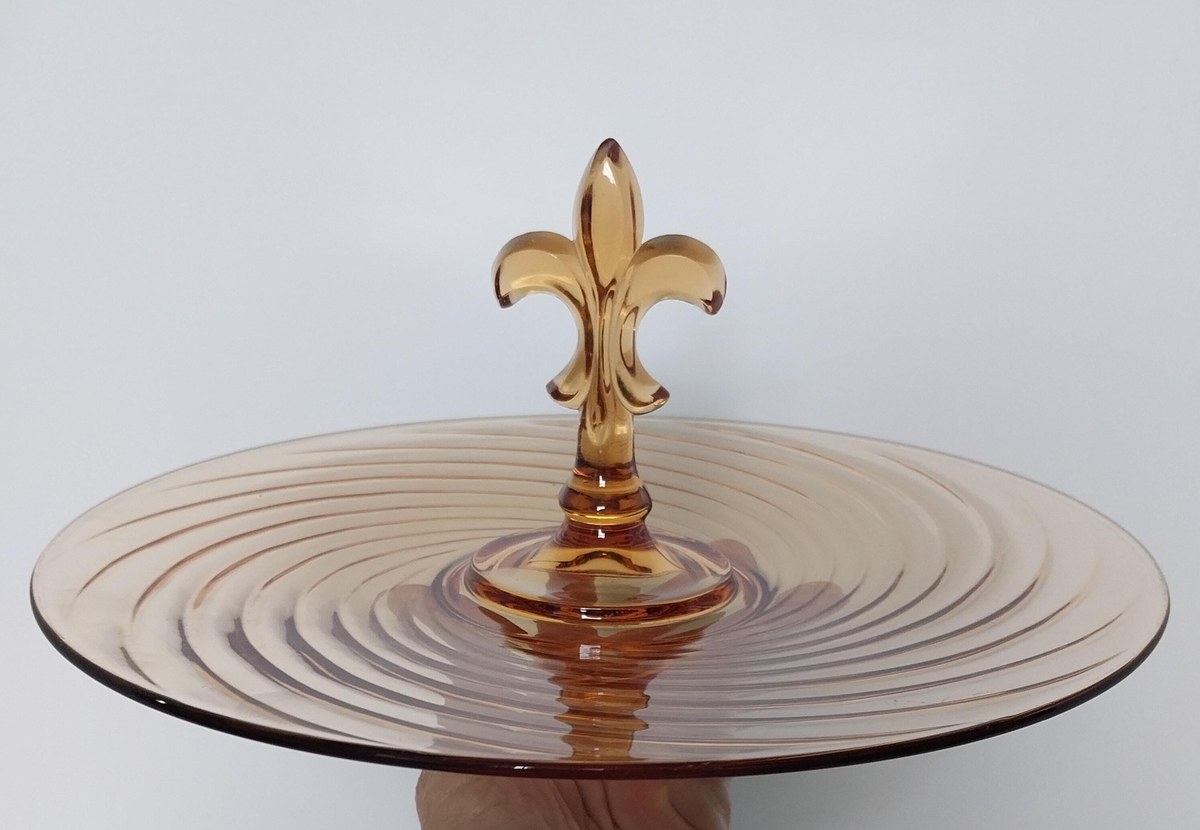 1930s French Amber Swirl Glass Serving Plate: Fleur-de-Lis Art Deco Centerpiece, view 7