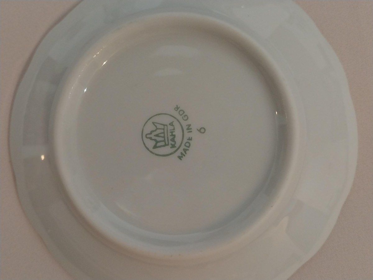 Vintage Kahla GDR Demitasse Set: White Porcelain, Gold Trim, view 9