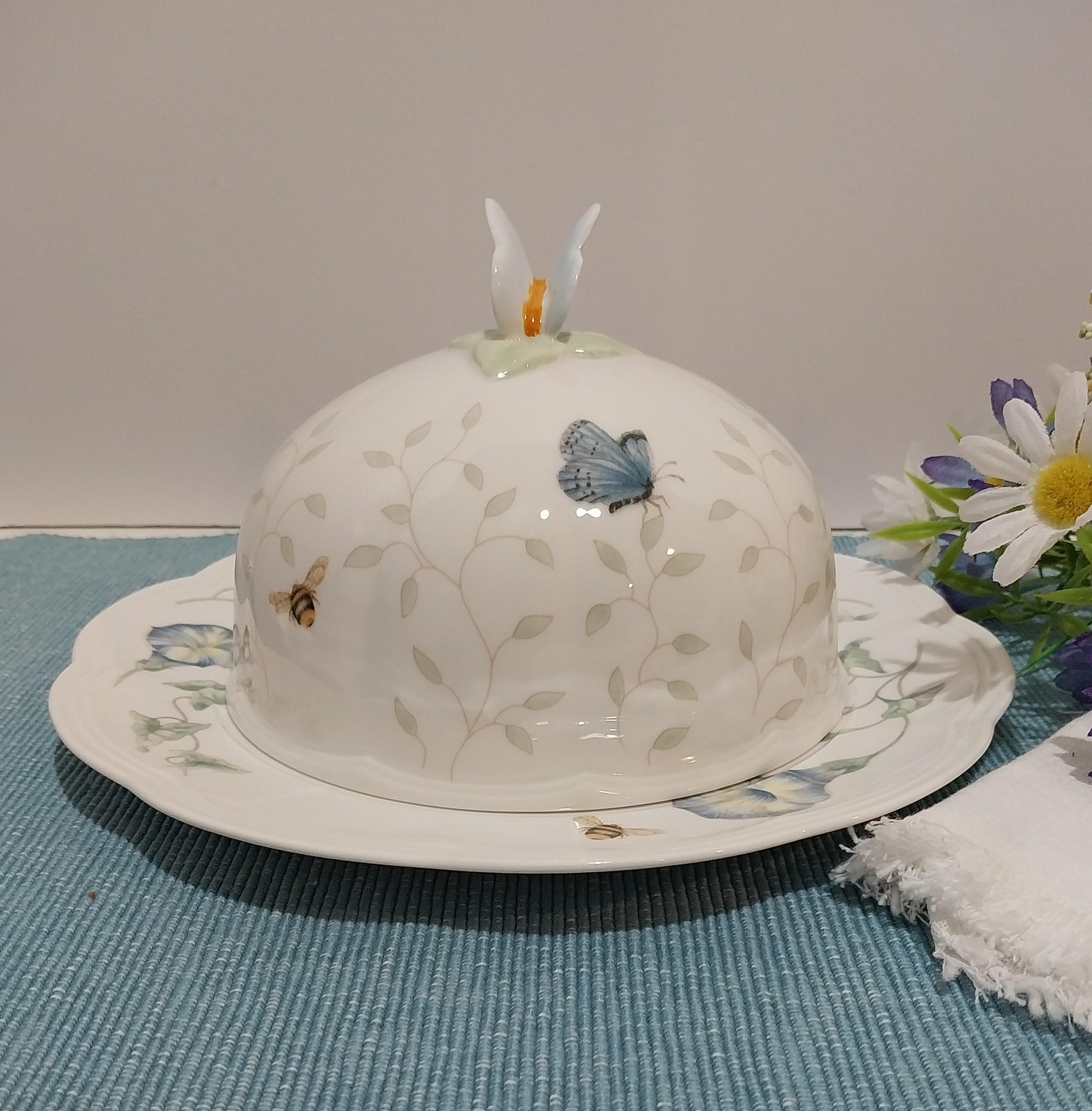 Lenox Butterfly Meadow Butter Dish: Louise Le Luyer Porcelain, Mint