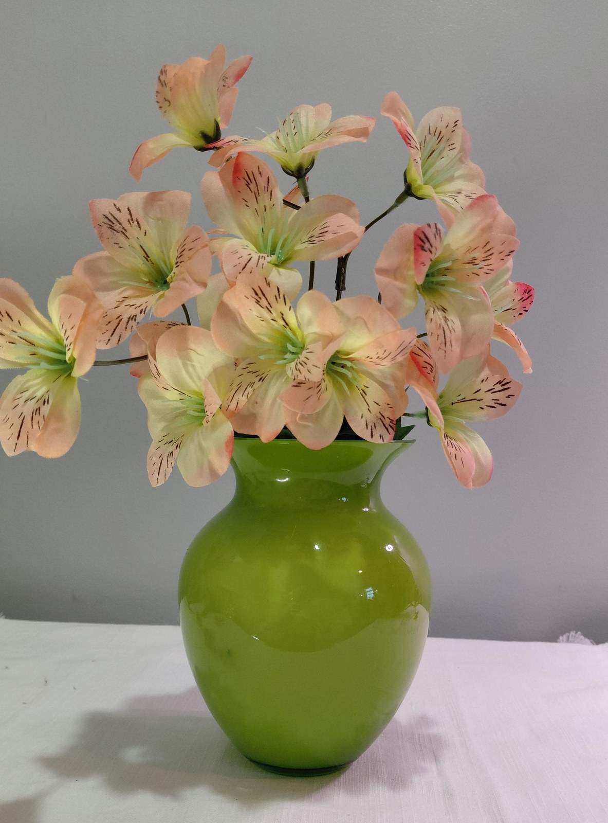 Vintage Lime Green Cased Art Glass Vase White Clear Layers 6.5”