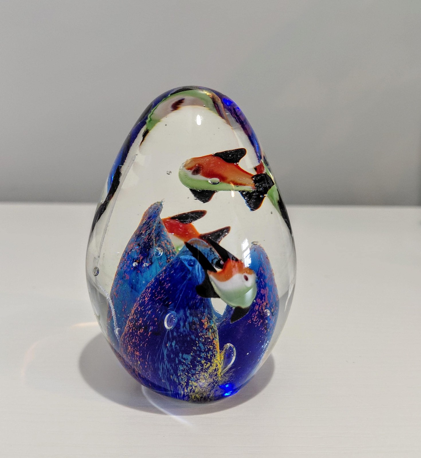 Vintage Art Glass Egg Paperweight Aquarium Scene Fish Coral 1970s