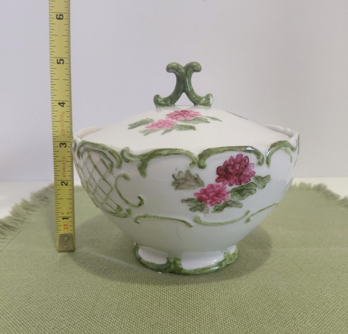 19th Century Floral porcelain Lidded Display bowl, view 11