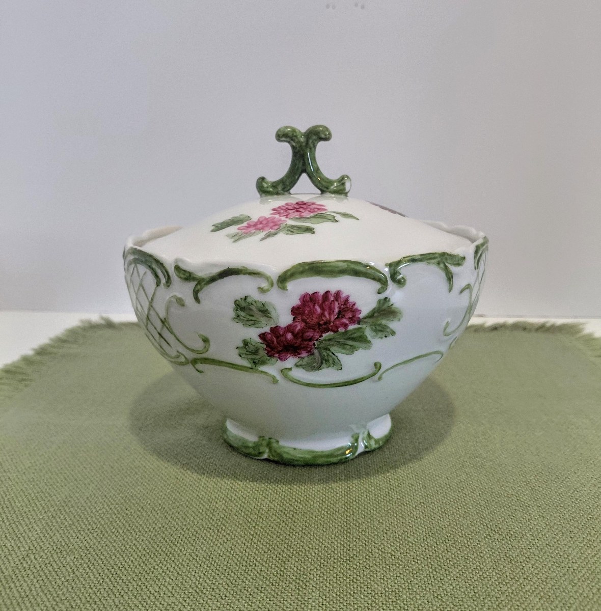 19th Century Floral porcelain Lidded Display bowl, view 17