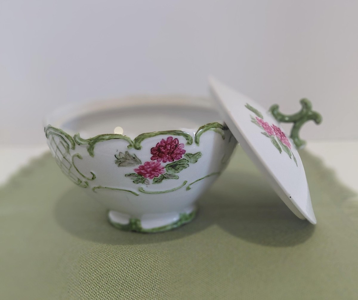 19th Century Floral porcelain Lidded Display bowl, view 2