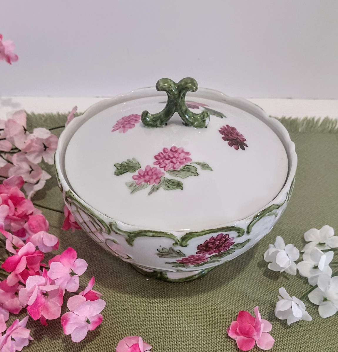 19th Century Floral porcelain Lidded Display bowl, view 3