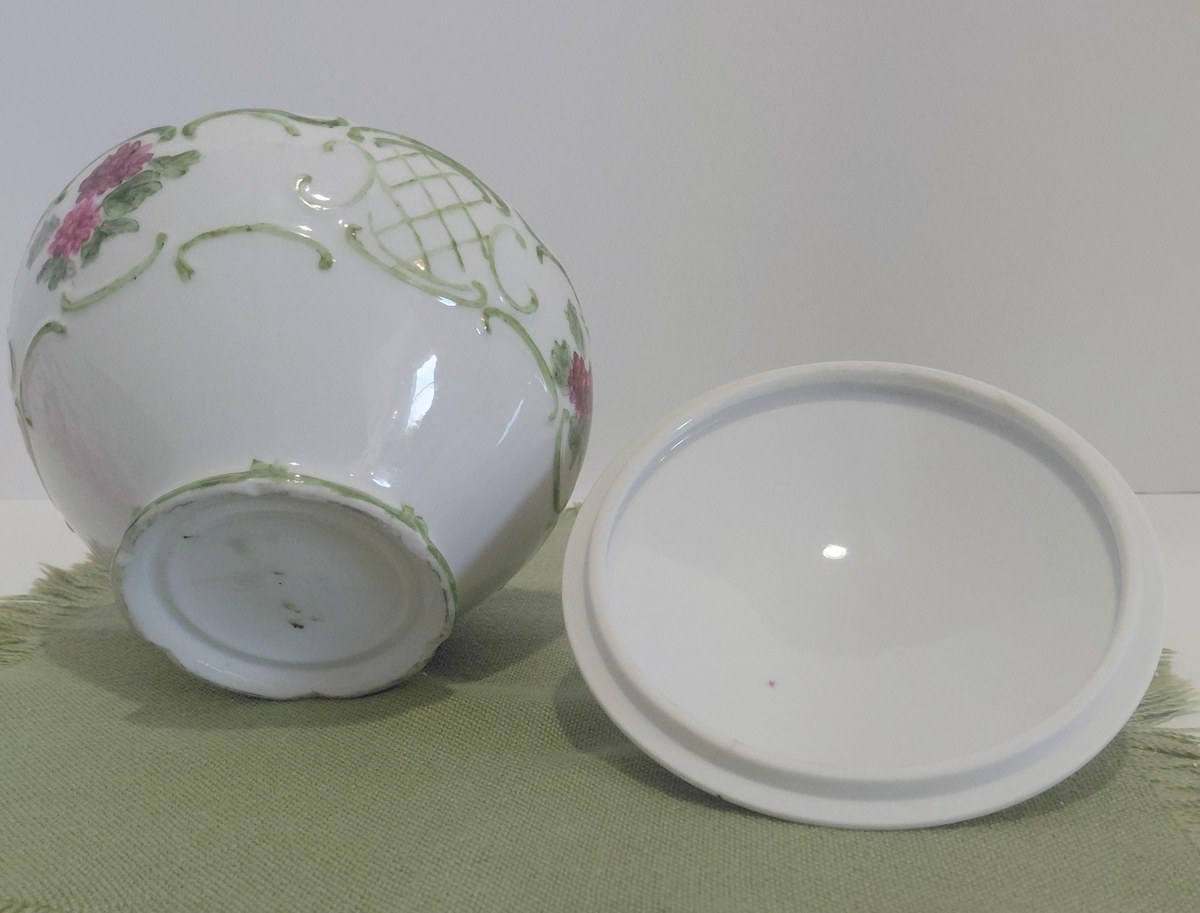 19th Century Floral porcelain Lidded Display bowl, view 9