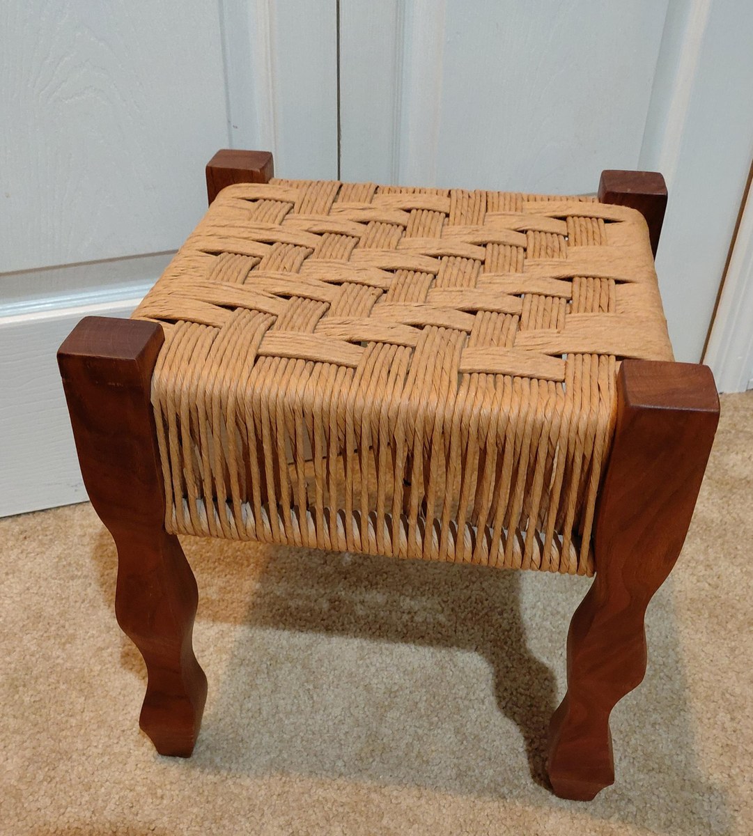 1970s Bluegrass Oakwood Handwoven Rush Footstool - Vintage Solid Oak Farmhouse Riser, view 17