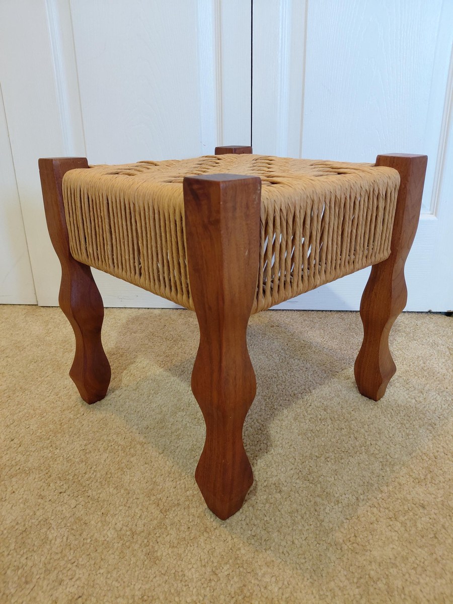 1970s Bluegrass Oakwood Handwoven Rush Footstool - Vintage Solid Oak Farmhouse Riser, view 3