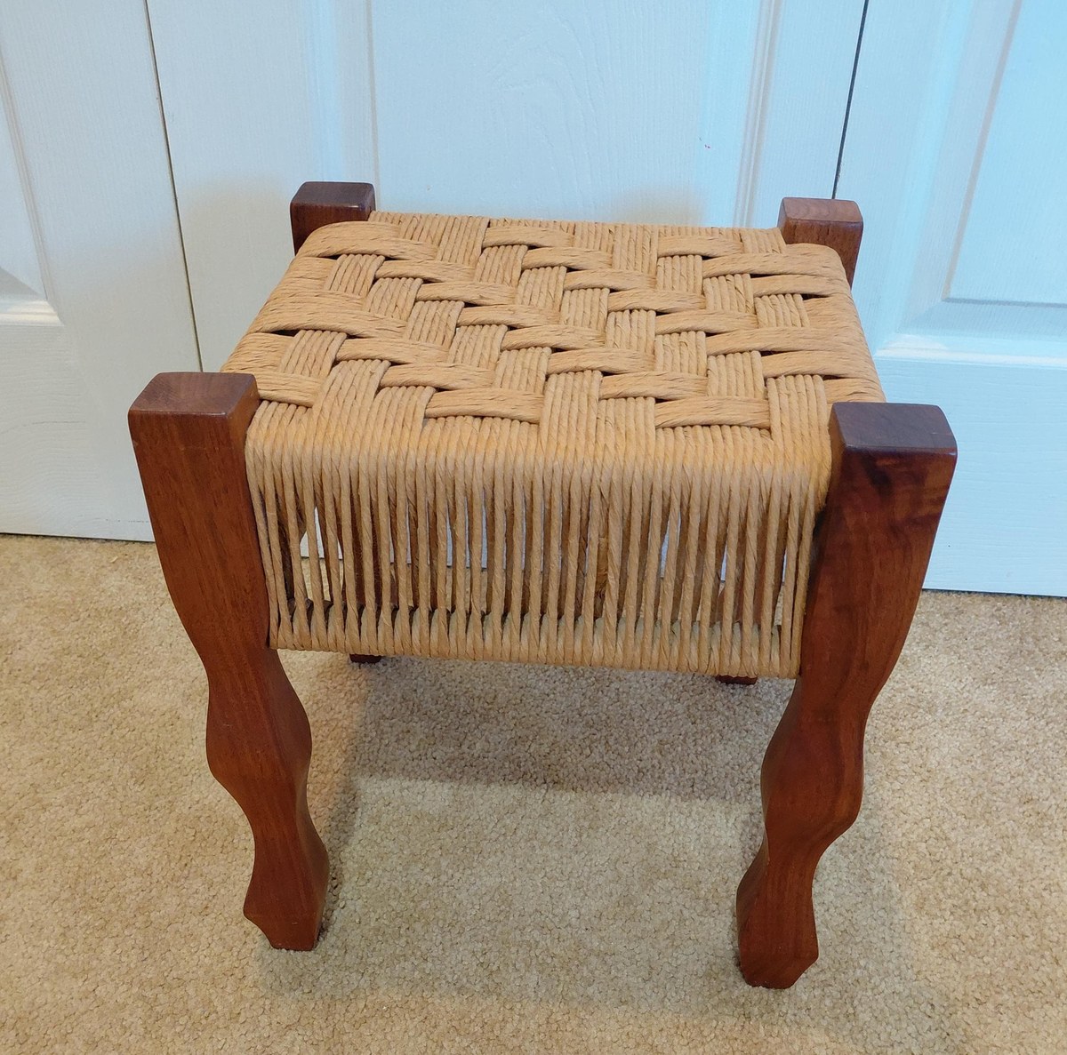 1970s Bluegrass Oakwood Handwoven Rush Footstool - Vintage Solid Oak Farmhouse Riser, view 4