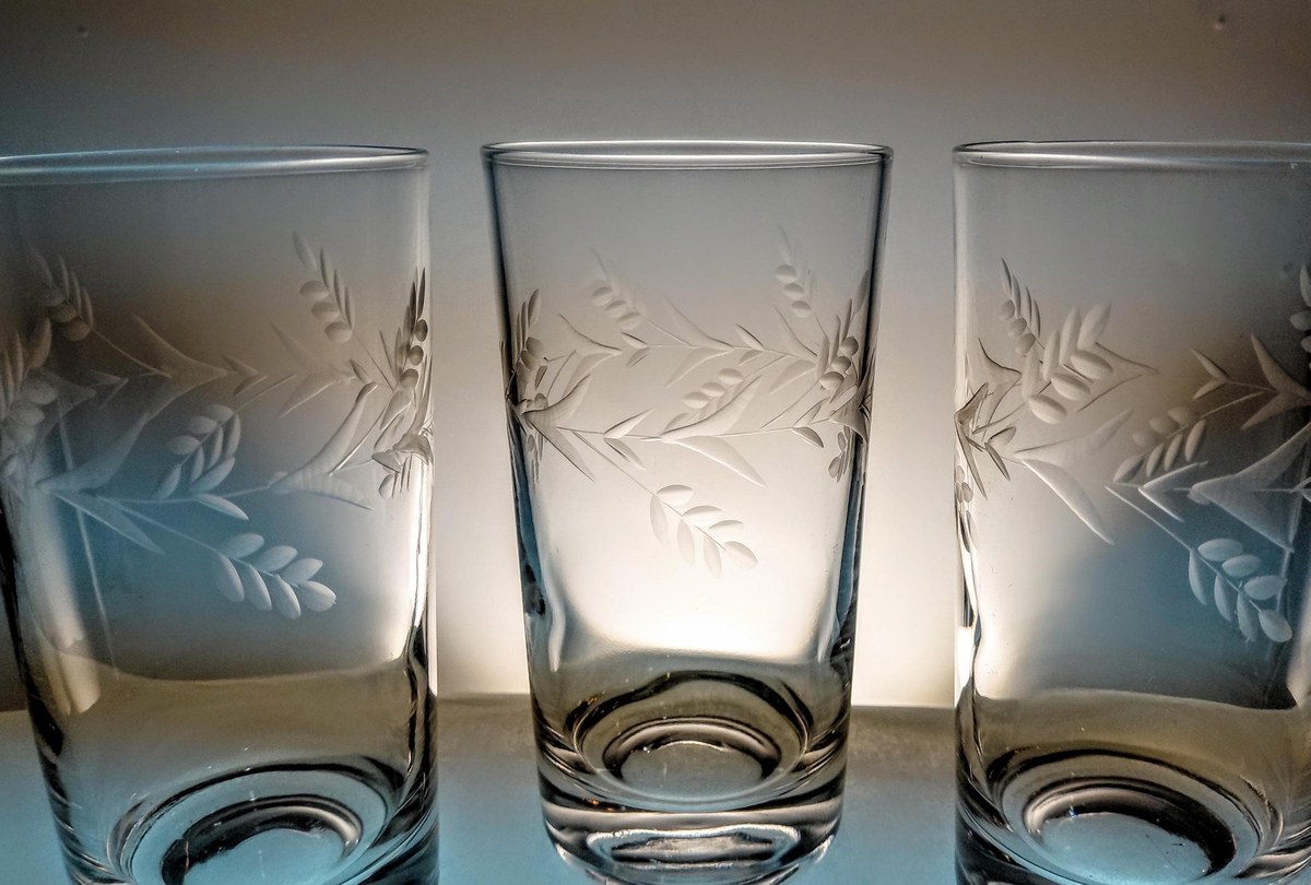Vintage Javit Etched Leaf Tumblers Set of 3 MCM Acid Etched Glassware, view 2