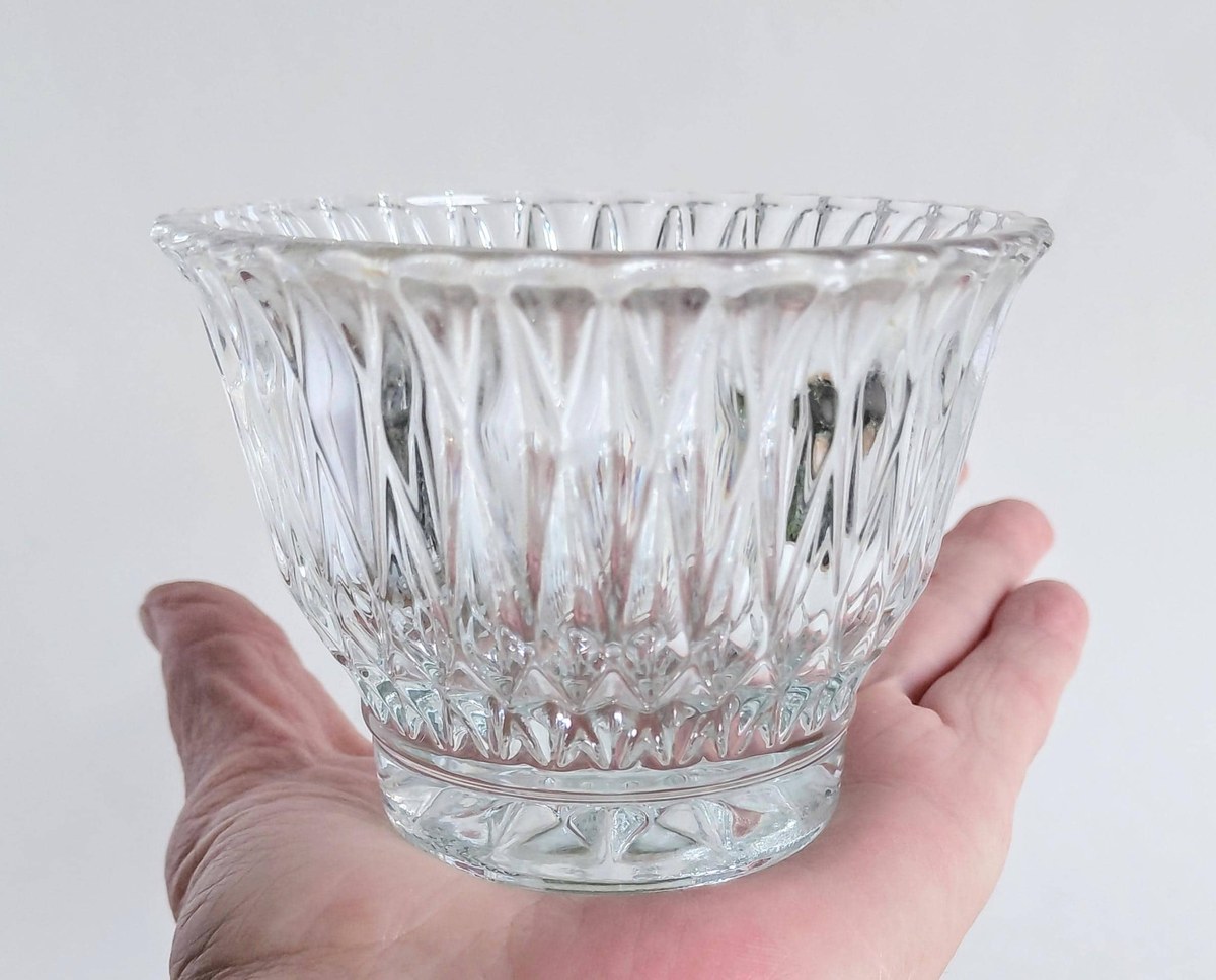 Vintage Libbey Pressed Glass Dessert Bowls Set of 6, Clear Cut Glass Style Berry Bowls, Scalloped Rim, Ice Cream Dishes, view 7