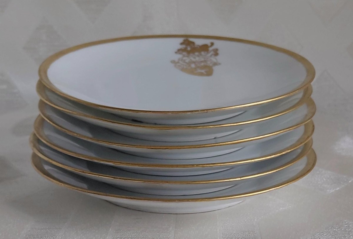 Vintage Weimar Germany Bone China Tea Set Hand Painted Heraldic Crest Gold Gilt Cups Saucers Dessert Plates Mid Century, view 8