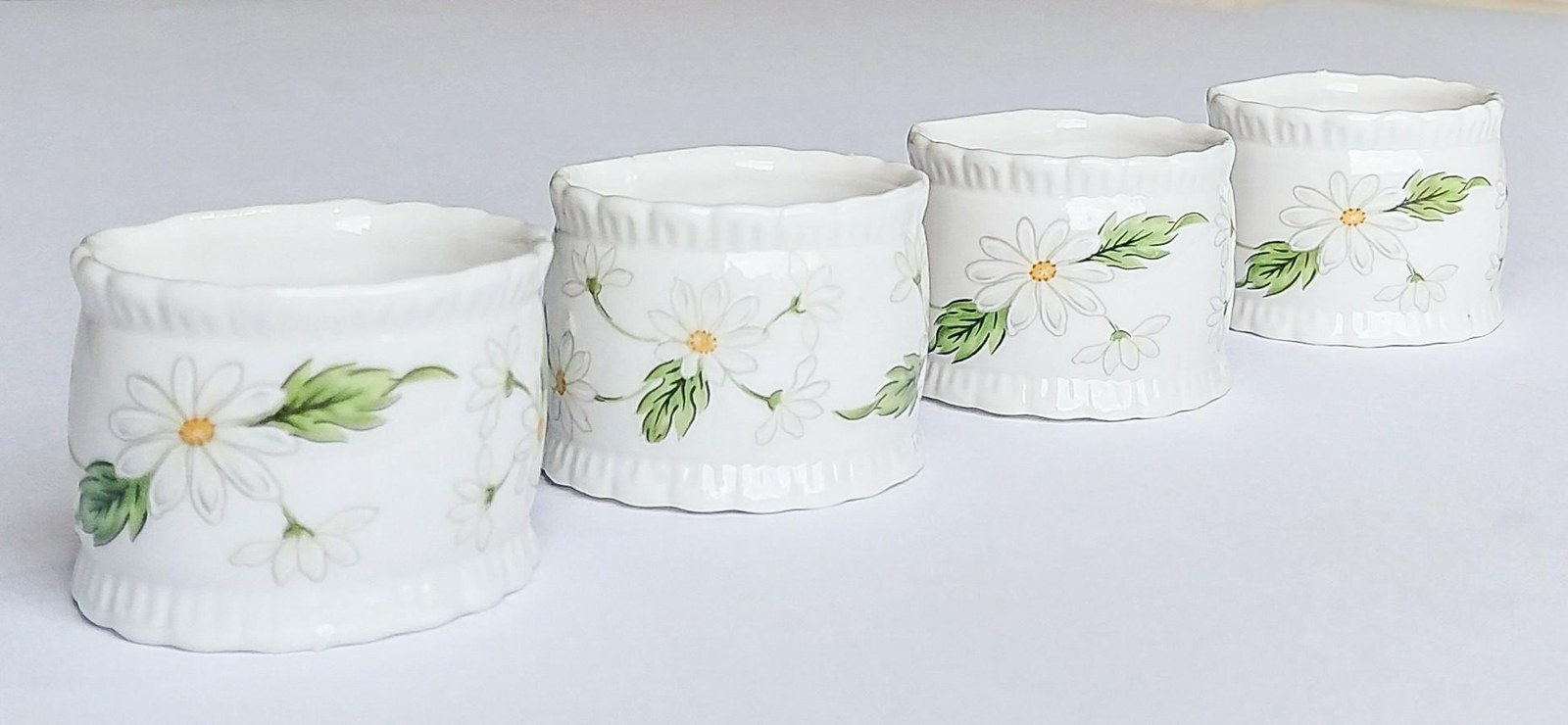 Lefton Daisy Napkin Rings Set of 4, Vintage 1976 Hand Painted Japan Porcelain, Cottagecore Spring Table Decor