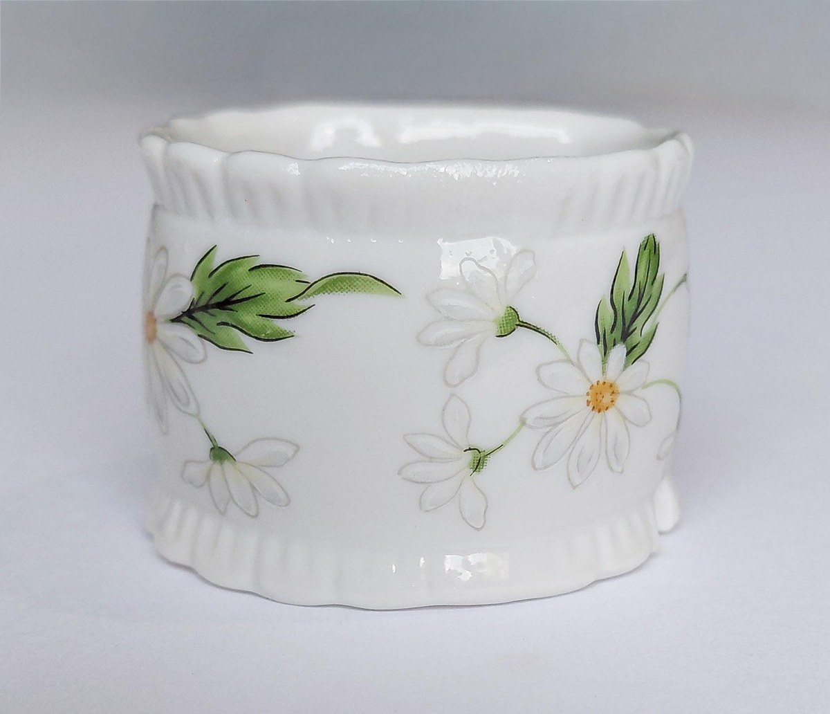 Lefton Daisy Napkin Rings Set of 4, Vintage 1976 Hand Painted Japan Porcelain, Cottagecore Spring Table Decor, view 13