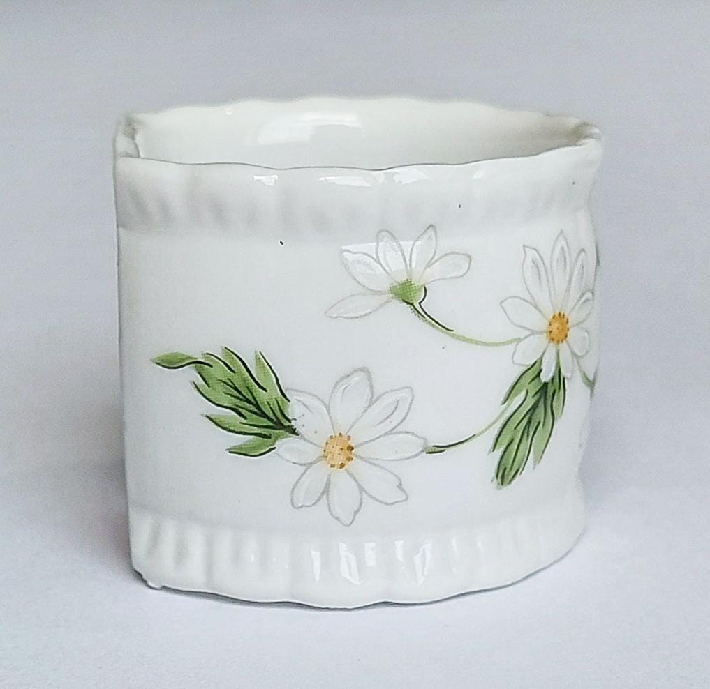 Lefton Daisy Napkin Rings Set of 4, Vintage 1976 Hand Painted Japan Porcelain, Cottagecore Spring Table Decor, view 16