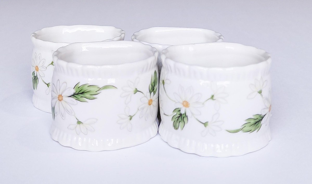 Lefton Daisy Napkin Rings Set of 4, Vintage 1976 Hand Painted Japan Porcelain, Cottagecore Spring Table Decor, view 3