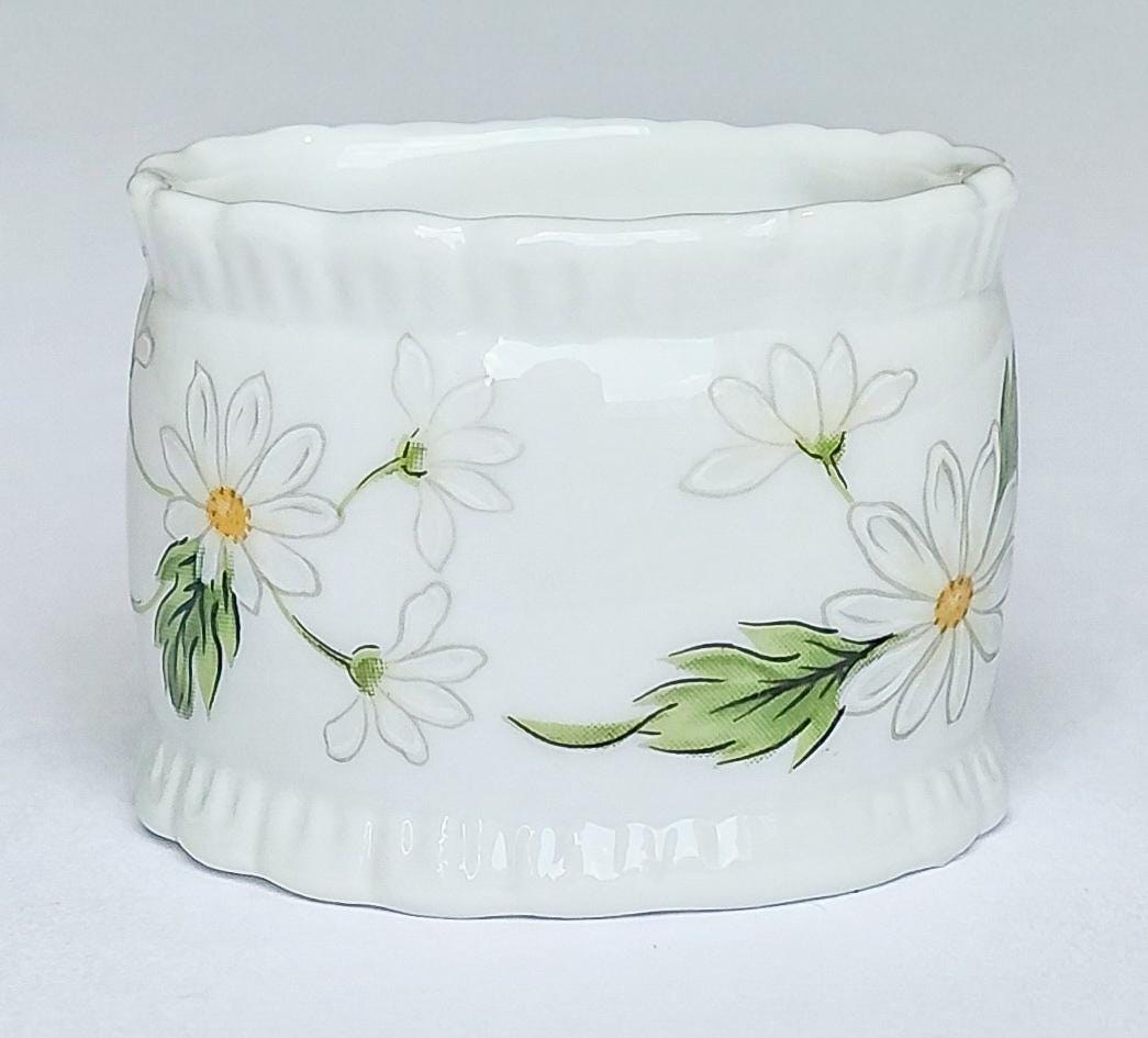 Lefton Daisy Napkin Rings Set of 4, Vintage 1976 Hand Painted Japan Porcelain, Cottagecore Spring Table Decor, view 4