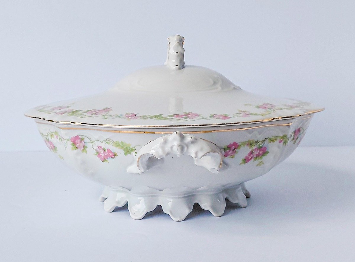 Habsburg HAB95 Round Covered Vegetable Bowl, Antique Austrian Porcelain Pink Floral Serving Bowl, 1892-1909 China, view 3