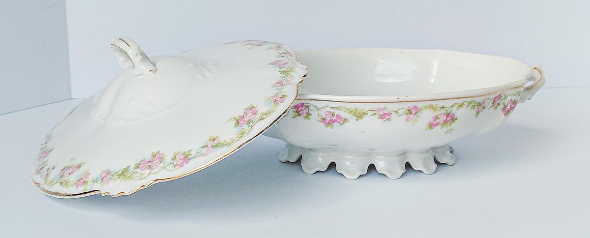 Habsburg HAB95 Oval Covered Vegetable Bowl, Antique Austrian Porcelain Pink Floral Serving Dish, 1892-1909 Victorian, view 5