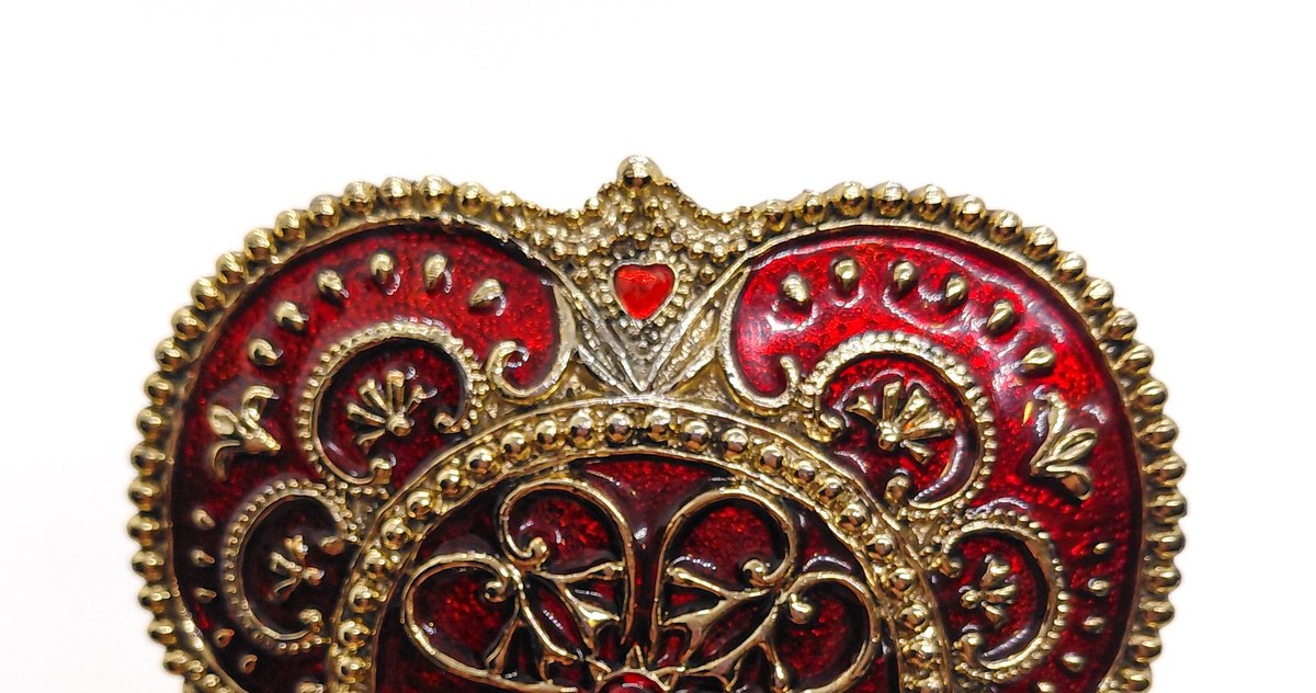 Brass Heart Trinket Box, Vintage Ruby Red Enamel Filigree Jewelry Box, Romantic Vanity Ring Box Gift for Her, view 17