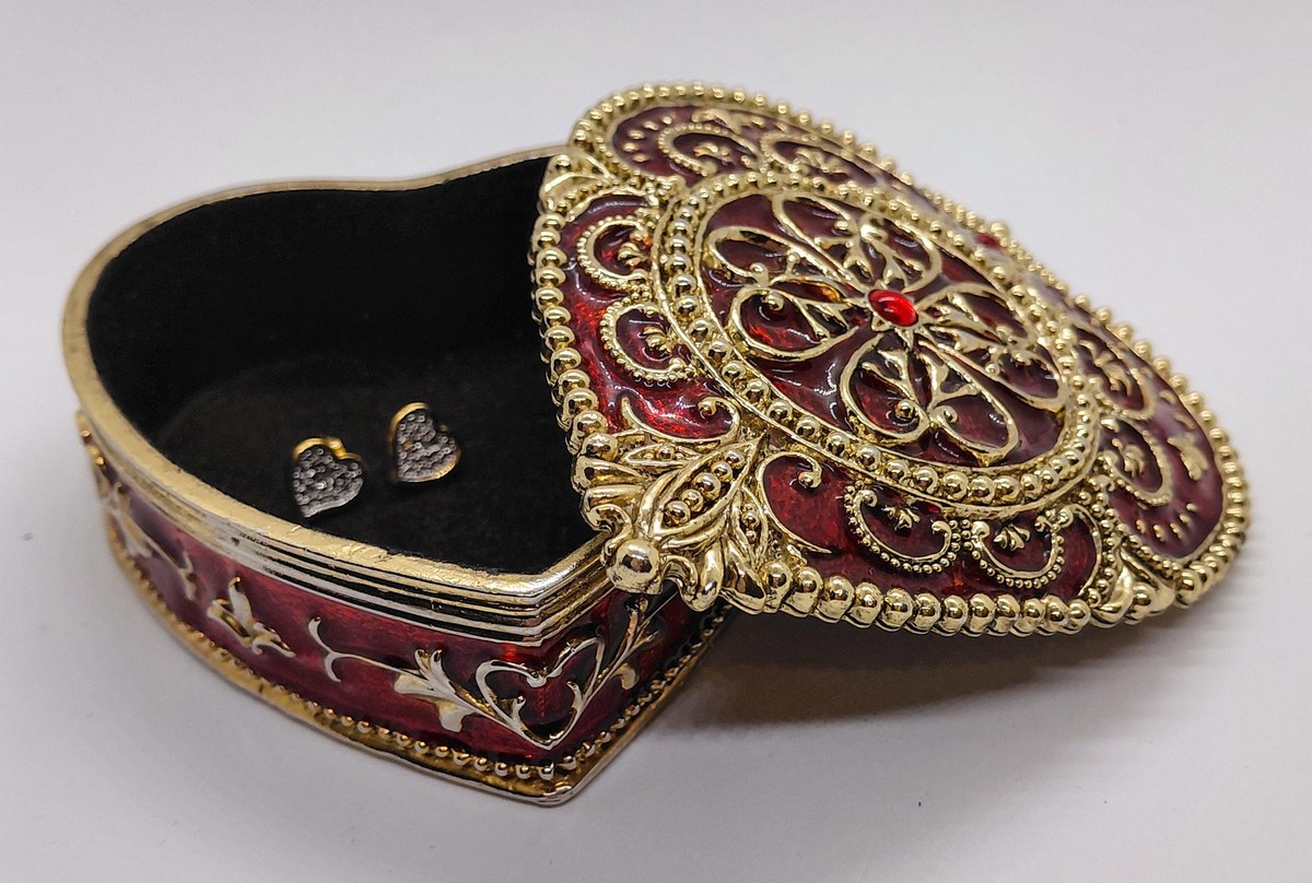 Brass Heart Trinket Box, Vintage Ruby Red Enamel Filigree Jewelry Box, Romantic Vanity Ring Box Gift for Her, view 19