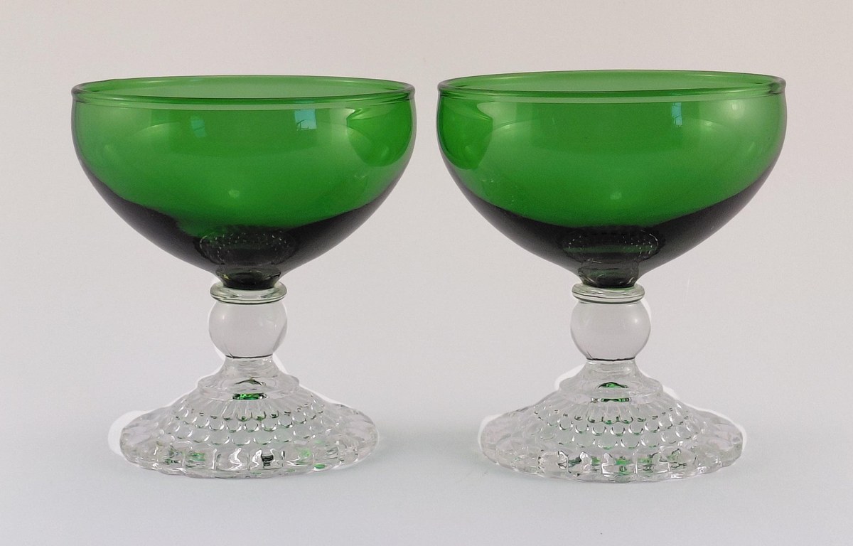 Anchor Hocking Boopie Green Glasses Set of 4, Vintage Berwick Bubble Foot Goblets and Sherbets, MCM Glassware, view 4