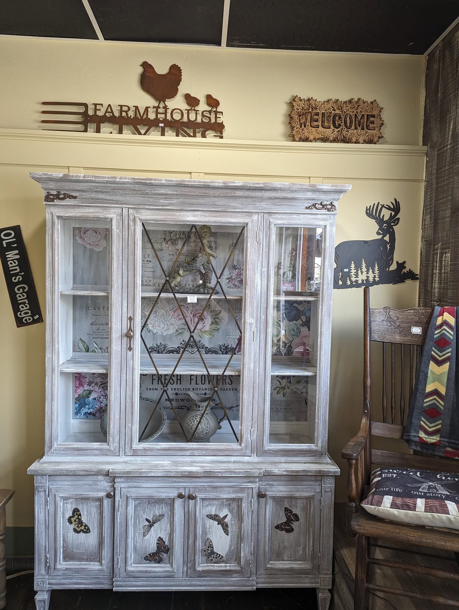 Restored vintage display hutch