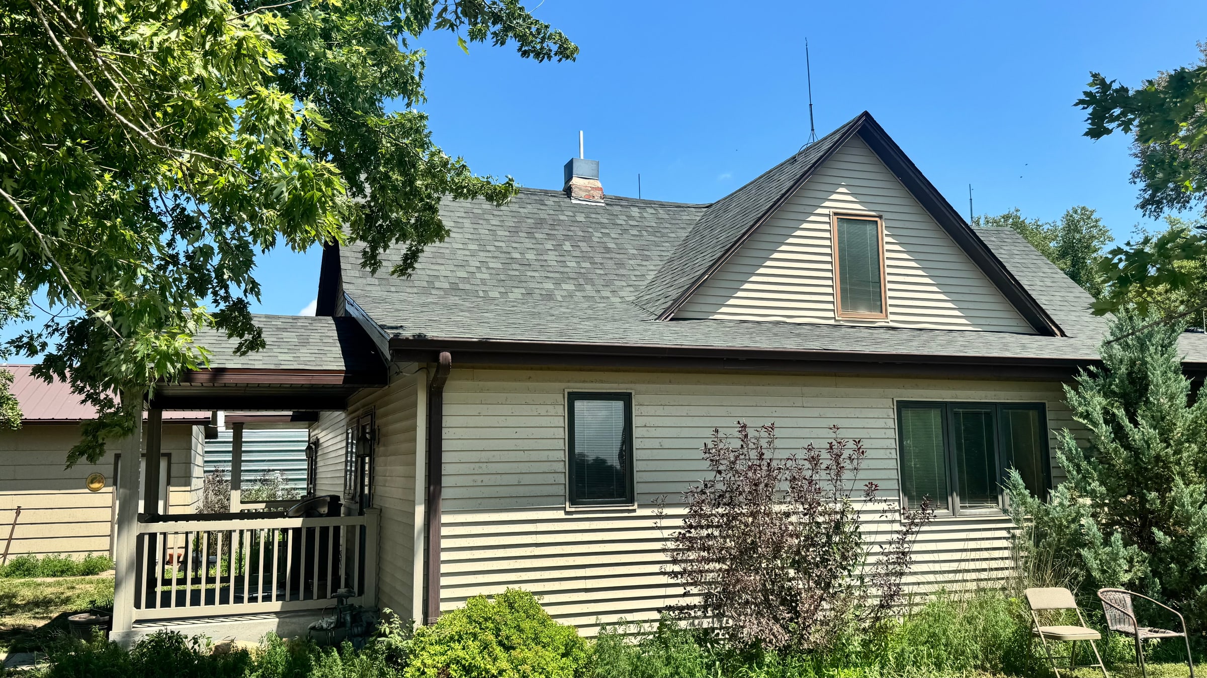 Completed shingle roof on a Nebraska home