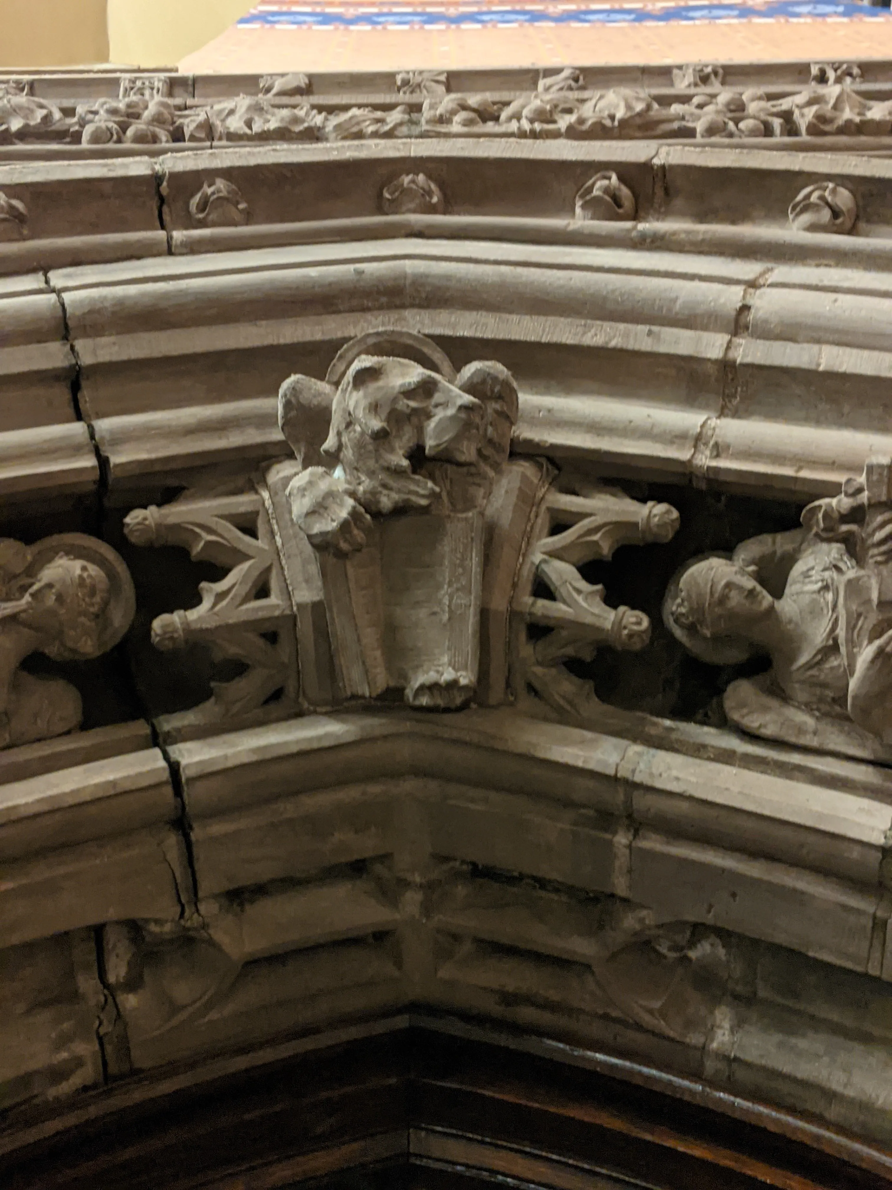 Angel in the doorway arch, Brooklyn, New York · 1910