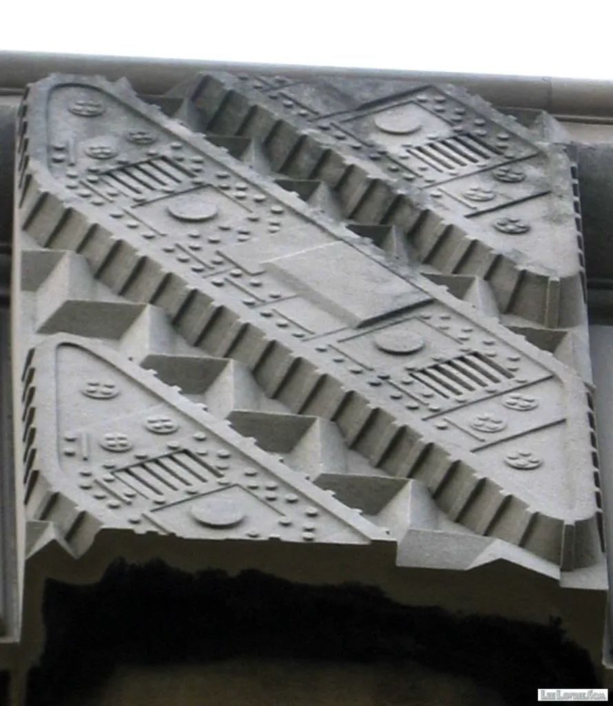 Tank tread detail, Soldiers’ and Sailors’ Memorial Bridge