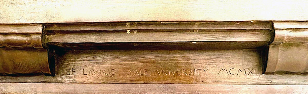 Detail showing Lee Lawrie’s signature, Yale University and the Roman-numeral date MCMXIII on the Knapp tablet.