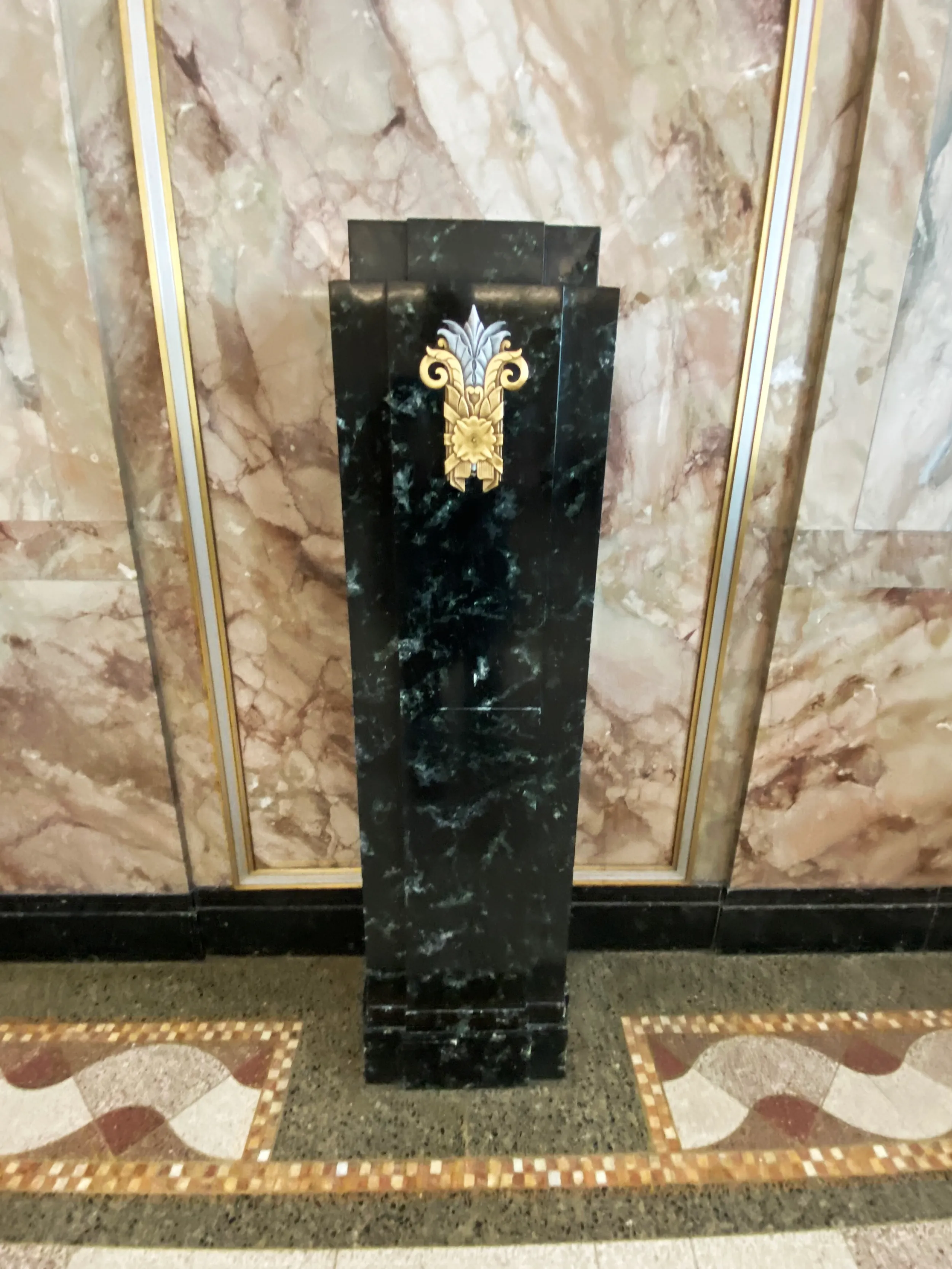 A pedestal with its own acanthus design in it., Library of Congress · 1939