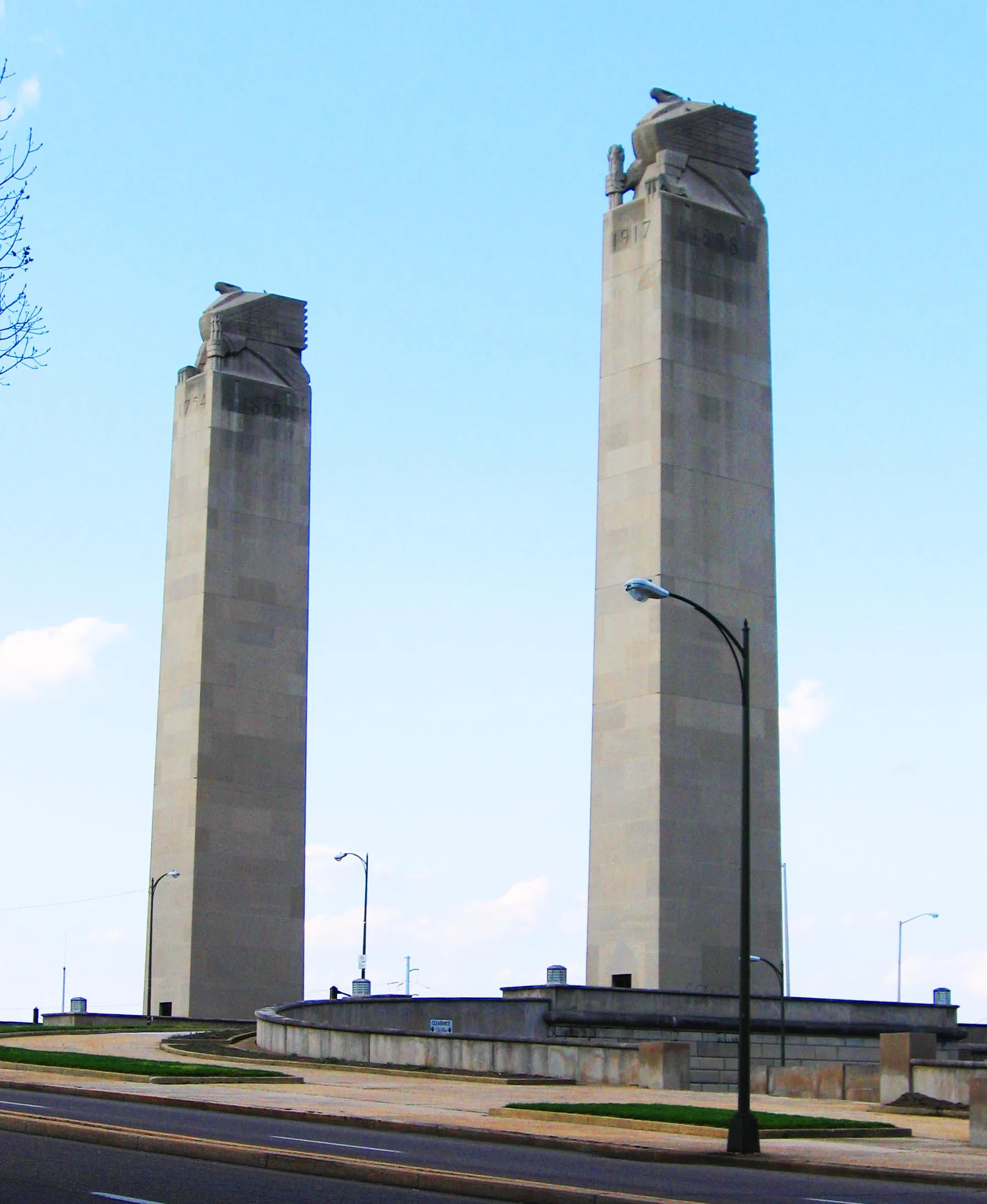 Memorial Bridge pylons, Civic, educational & memorial sculpture