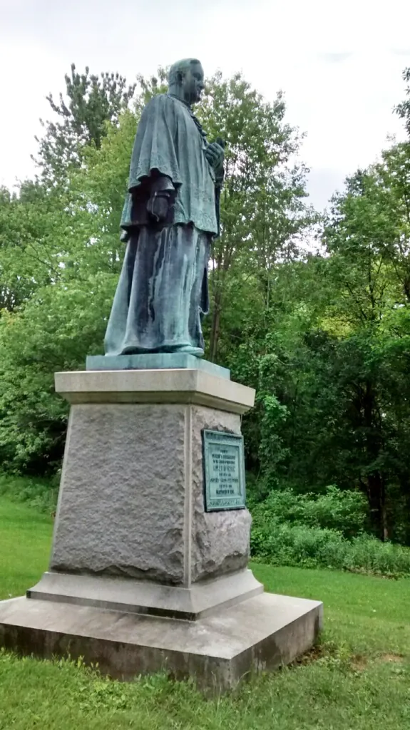 Memorial statue, front-left view, Amsterdam, New York · 1897