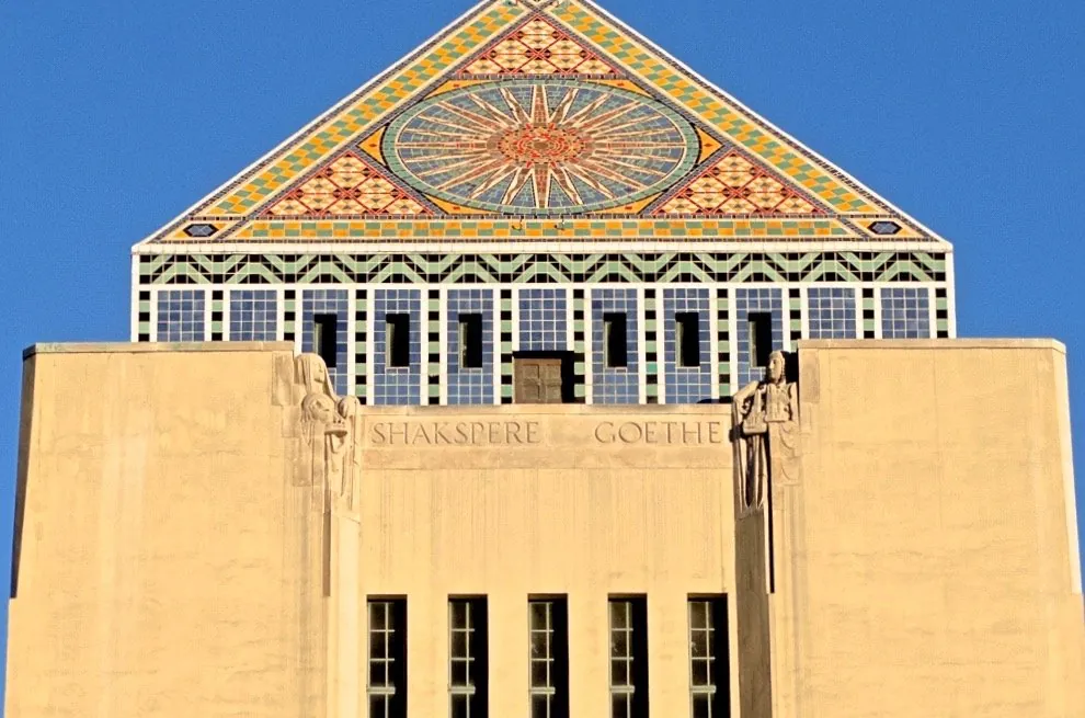 William Shakespeare, misspelled in stone, Los Angeles Public Library Tower