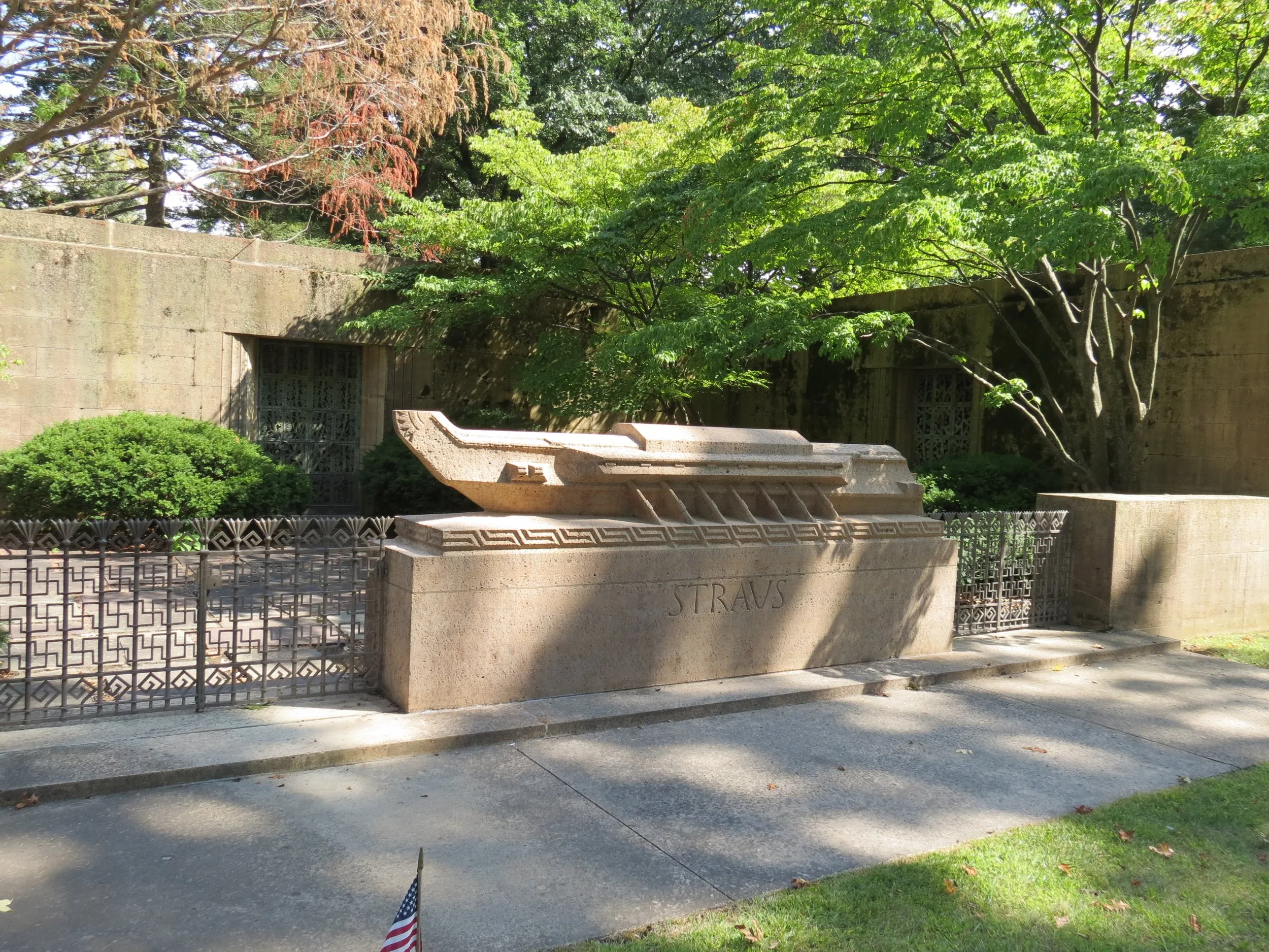 Isidor and Ida Straus Cenotaph