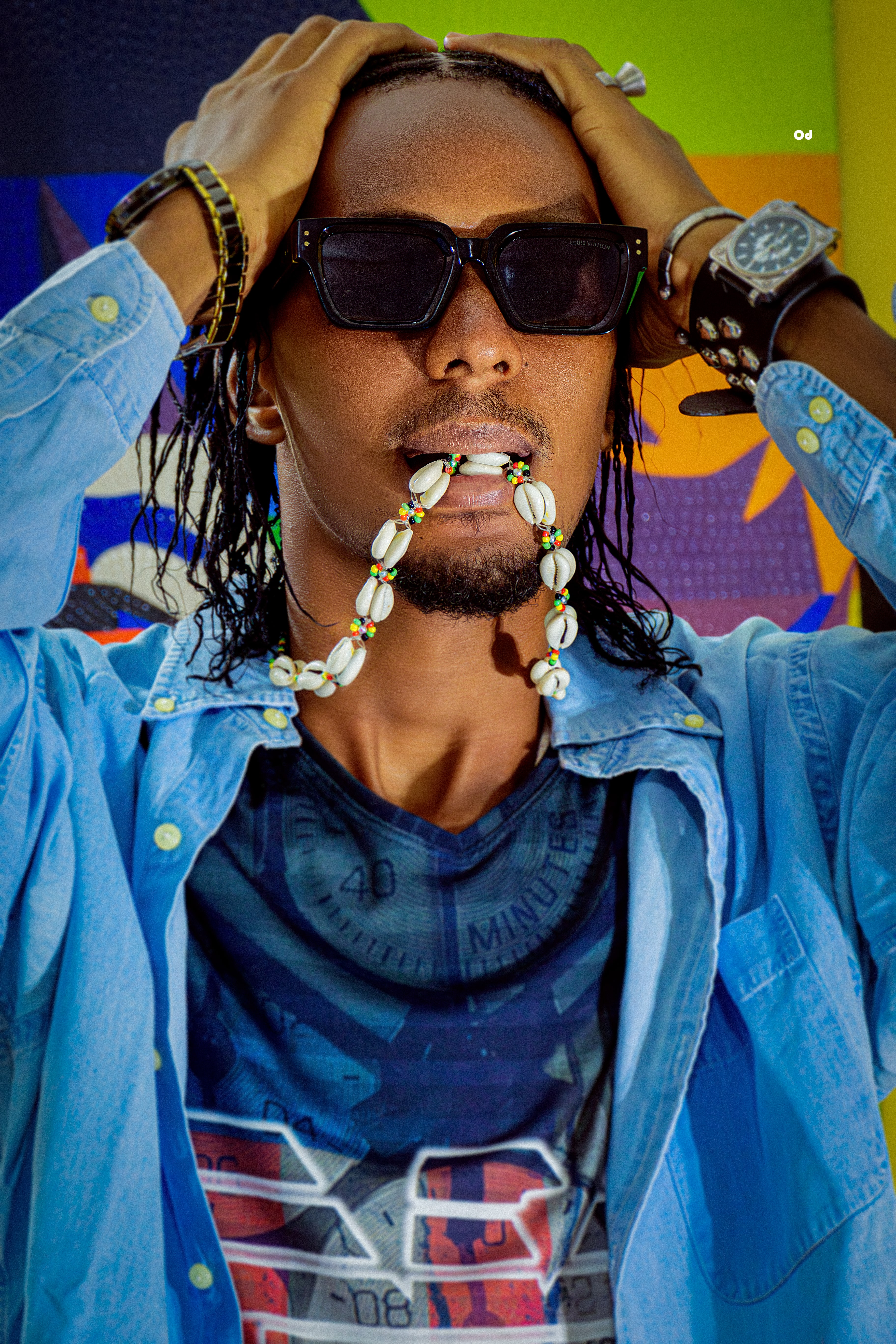 David 6D in blue denim and sunglasses