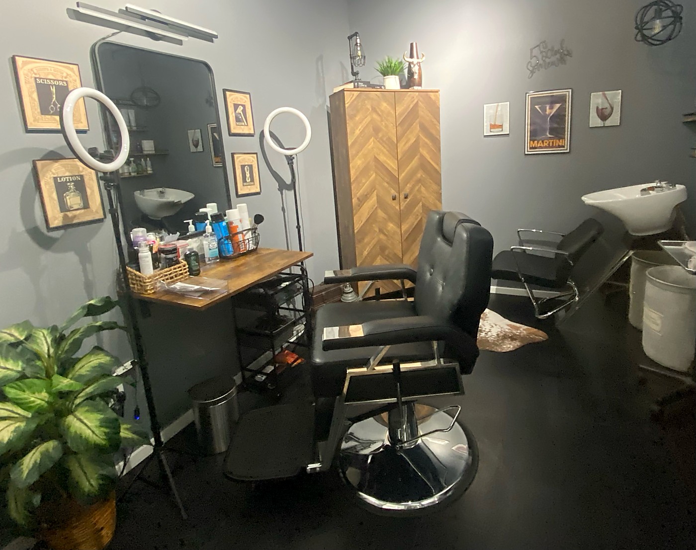 Fortitude’s private studio, with its barber chair, mirror, and shampoo station