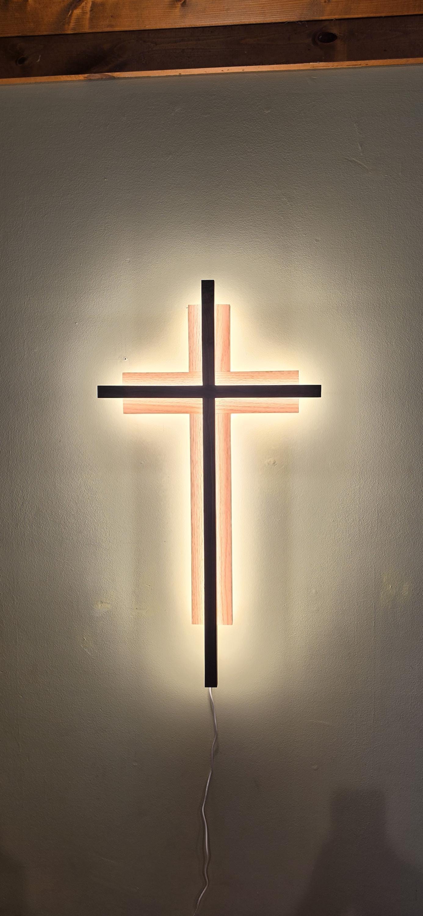 34-inch Trinity Lighted Cross, detail 4